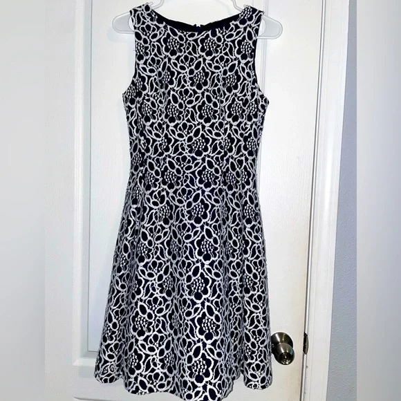 EUC Womens A-Line Dress Size 4 Navy & White Floral Lace Eva Mendes by NY&Co